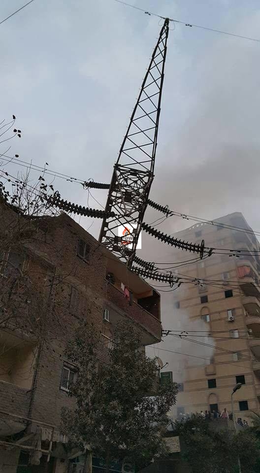 عاجل ... انتقال قيادات الكهرباء الى المرج بعد سقوط برج 220 كيلو فولت على احد المبانى بسبب حريق مجاور