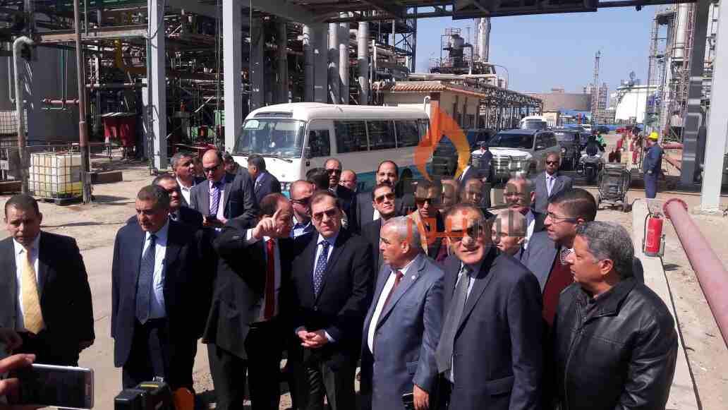 وزير البترول ينبهر بانجازات ومشاريع شركة اسكندرية للبترول بعد شرح المهندس نبيل عفيفى