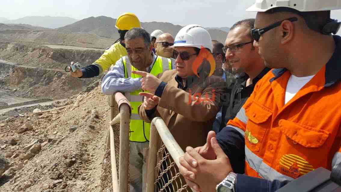 وزير البترول يتفقد سير العمل بموقع منجم السكرى للذهب بمدينة مرسى علم