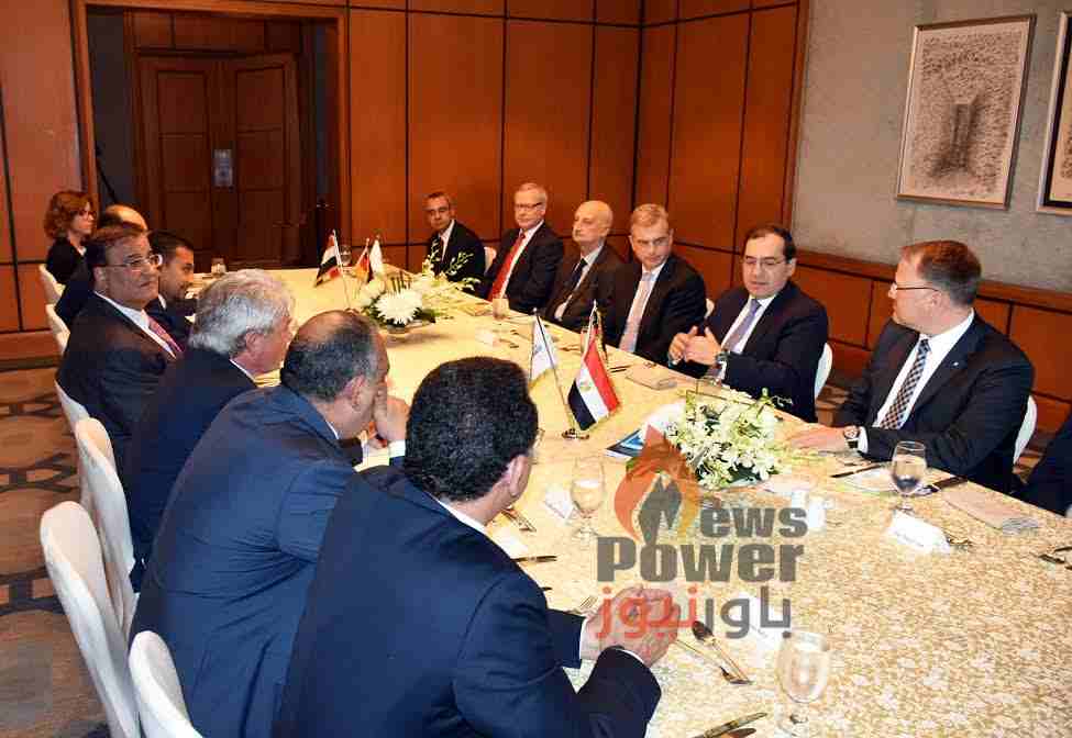 الملا يناقش مع رئيس الغرفة الألمانية تعزيز الاستثمارات بصناعة البترول