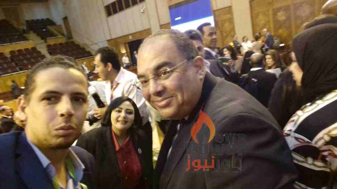 باور نيوز مع الدكتور محمود محيى الدين فى اول صورة له بعد وصوله مصر