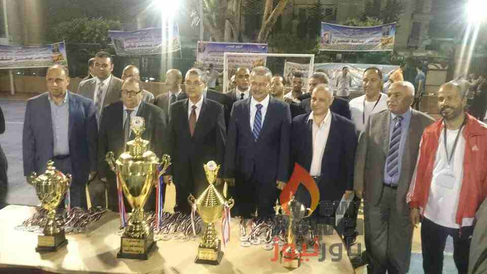 عاجل..شاكر بعد تسليمه الكأس لفريق القاهرة للانتاج : سننشئ نادي متطور لقطاع الكهرباء وسأقوم بالتصميمات علي نفقتي الخاصة