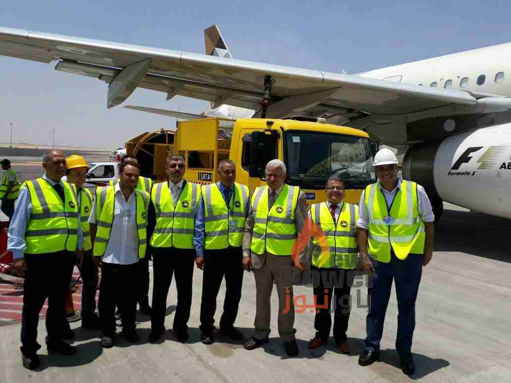 قيادات مصر للبترول يشاركون في حفل تموين اول طائرة بخط 2 بمطار القاهرة