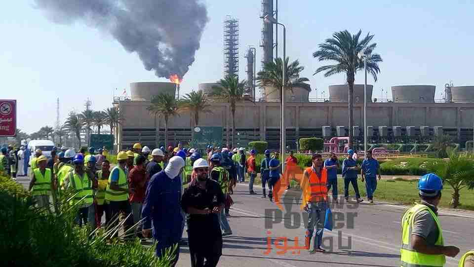 وزير البترول يصل  الان  العامرية لتفقد حريق سيدبك