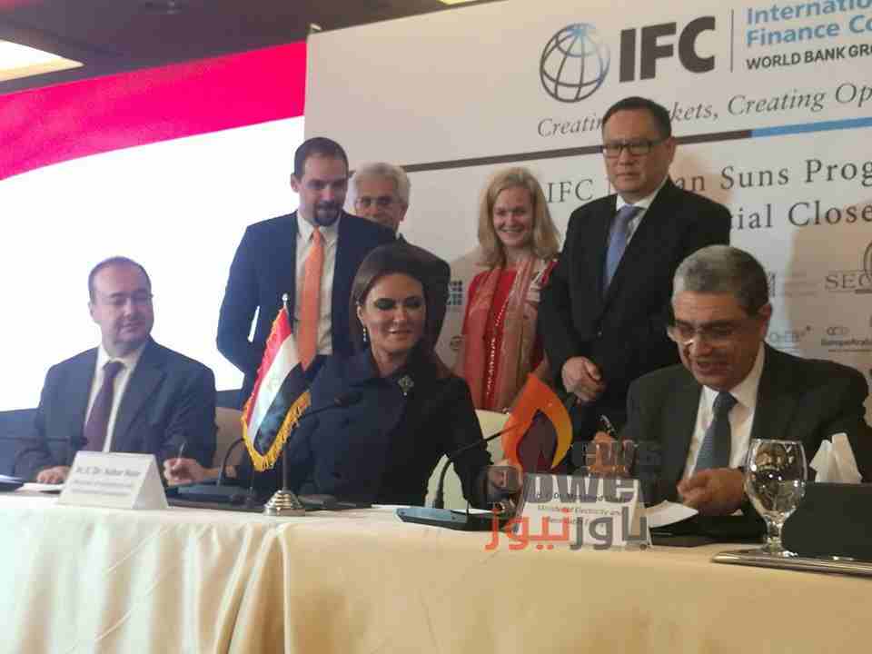 البنك الدولي و13شركة عالمية وثلاث وزراء بالحكومة وقيادات وزارة الكهرباء يحتفلون الان بفندق فيرمونت باتمام الاغلاق المالي للمرحلة الثانية من تعريفة التغذية