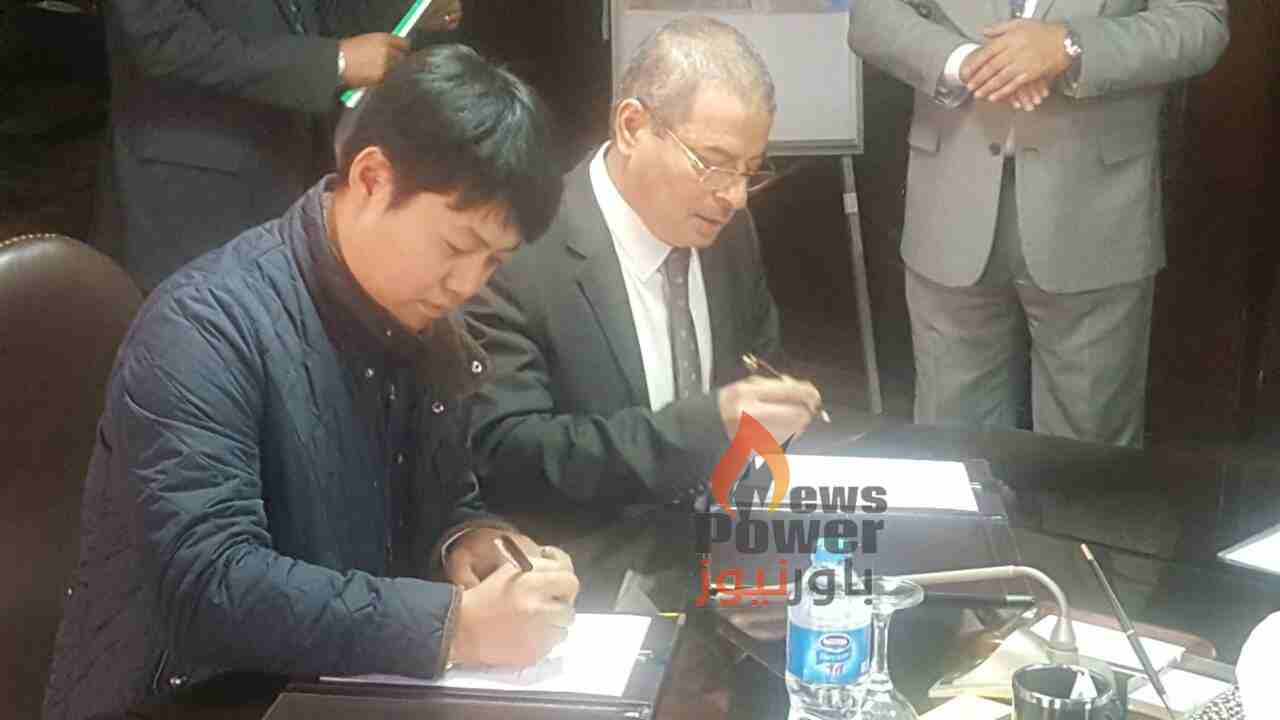 جابر دسوقى يشهد توقيع عقدى مراقبة البيئة ومسخنات التغذية لوحدة الوليدية البخارية باسيوط