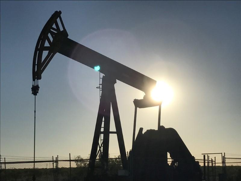 أسعار النفط تهبط 5% والخام الأمريكي يسجل أدنى مستوى منذ مارس