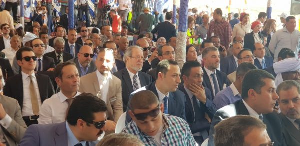 صور جديدة ينفرد بها موقع باور نيوز لاهالي بنبان ومسئولي الكهرباء وشركات الطاقة الشمسية بافتتاح المشروع الاول بموقع بنبان اليوم