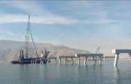 بالفيديو ..فى اقل من عام ..أوراسكوم للإنشاءات تستكمل بناء الرصيف البحرى لاستقبال مراكب الغاز العملاقة بميناء السخنة التابع لـ سوميد