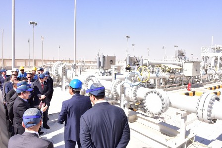 بالصور..الملا والخرابشة يتفقدان عددا من المشروعات البترولية بالاردن ويفتتحان محطة كهرباء السمرا