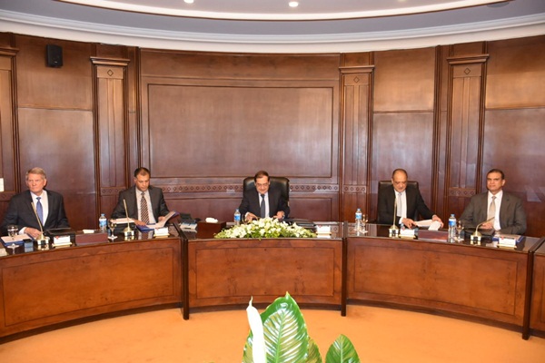 الملا : نعمل على تحسين كفاءة خدمات النقل الجوي لقطاع البترول.. وزيادة فى حجم اعمال خدمات البترول الجوية 15%