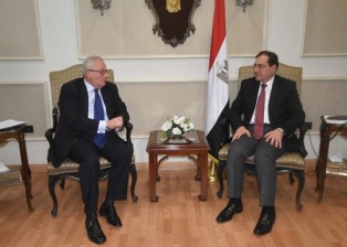 وزير البترول يستعرض مع السفير الايطالي انشطة شركات 