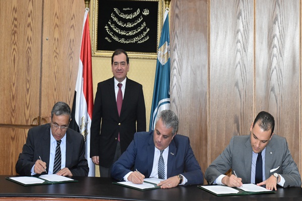 وزير البترول : توقيع عقد الاستشارات الهندسية لمجمع انتاج حامض الفوسفوريك بأبوطرطور بتكلفة 750 مليون دولار