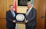 رئيس شركة بتروجت بعد انتهاء عمومية الشركة يوجه رسالة للعاملين 