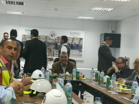 شاكر وقيادات وزارة الكهرباء يتفقدون محطة توليد بنى سويف للوقوف على المرحلة الاخيرة من مراحل التنفيذ