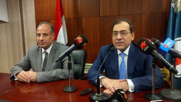 الملا في تصريحات صحفية :دعم المنتجات البترولية في السوق المحلية قفز الي 84 مليار جنيه حلال الشهور التسعة من العام المالي الحالي ونسعي لاسترداد التوازان في الاسعار