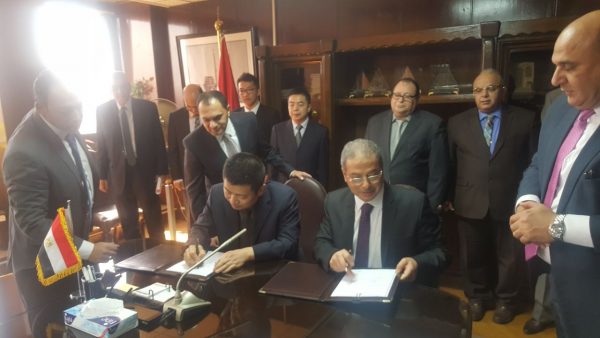 بالصور..وزارة الكهرباء توقع عقد الاعمال الميكانيكية لغرب القاهرة مع شركة (JEPCC 1) الصينية