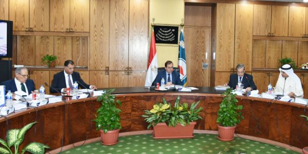 تأكيدا لانفراد باور نيوز ..وزير البترول يعتمد نتائج اعمال شركة امارات مصر لعام 2017 ..والشركة تفتتح محطتين جديدتين بمنطقتي 