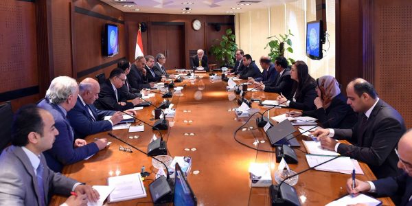 وزارة قطاع الاعمال العام تلتزم بسداد 25% من مديونية وزارة الكهرباء و10% للبترول