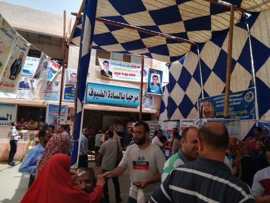 صور .. العاملون بمعمل تكرير طنطا يحتشدون لاختيار ممثلى النقابة