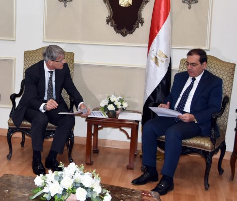 وزير البترول يبحث مع مسئولي دانة غاز زيادة إنتاج الغاز من حقول الشركة بدلتا النيل