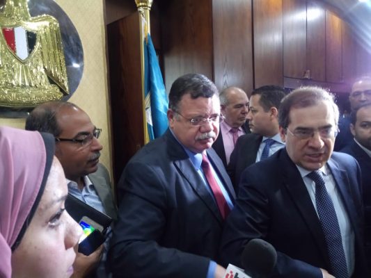 تقرير : مصر محط انظار العالم بعد التزامها بتسديد حقوق الشركاء الاجانب العاملين بحقول النفط والغاز