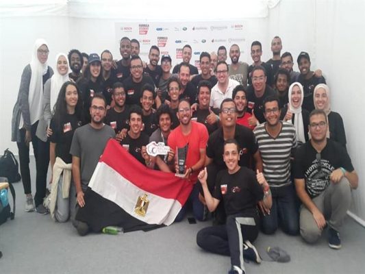 فيديو .. فوز فريق طلبة هندسة عين شمس بالمركز الأول لتصنيع السيارة الكهربائية بانجلترا formula student و الهتاف باسم مصر في انجلترا