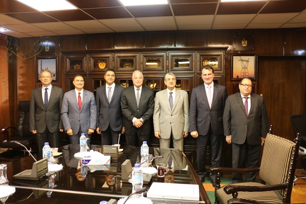 وزير الكهرباء يلتقى محافظ جنوب سيناء ومسئولى شركة شنايدر اليكتريك لبحث آليات تدعيم شبكة الكهرباء بالمحافظة