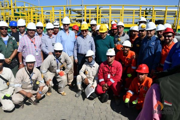 بالصور ...الملا يتفقد حقل ظهر ويؤكد ان انتاجه سيبلغ 2 مليار قدم مكعب من الغاز سبتمبر المقبل