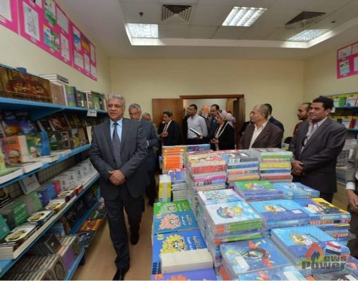 بالصور .. في اول ظهور له .. رئيس شركة جنوب القابضة للبترول يفتتح معرض الكتاب والمستلزمات المدرسية بفرع الشركة بالقاهرة