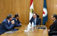وزير البترول يلتقي رئيس شركة شلمبرجير العالمية لبحث المشروعات الإستكشافية التي تنفذها بمنطقتى البحر الأحمر وخليج السويس