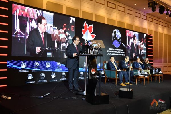 وزير البترول : فاتورة توفير المنتجات البترولية للسوق المحلى ارتفت الى 1.5 مليار دولار شهريا بسبب ارتفاع الاسعار عالميا