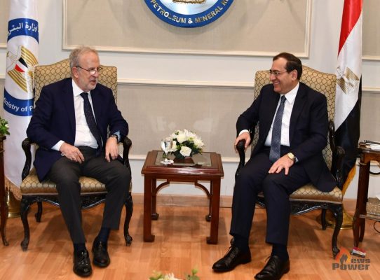 السفير الاسبانى يشيد بالتطور الايجابى فى مناخ الاستثمار بمصر خلال لقائه وزير البترول