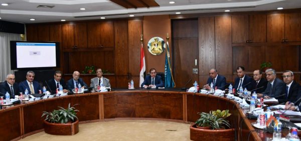 وزير البترول يعلن انشاء قاعدة بيانات متطورة لـ 245 الف عامل بالبترول و4 اتفاقيات مع شركات عالمية لتنفيذ بوابة مصر للاستكشاف والانتاج
