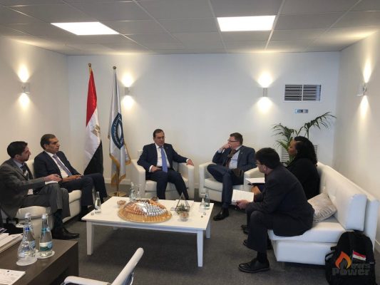 الملا يبحث مع مساعد وزير الطاقة الامريكية تعزيز الشراكة فى البترول والغاز ويشيد بأداء اباتشى فى مصر