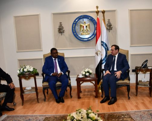 الملا : تقديم الدعم الكامل للصومال لتطوير قطاعى البترول والتعدين