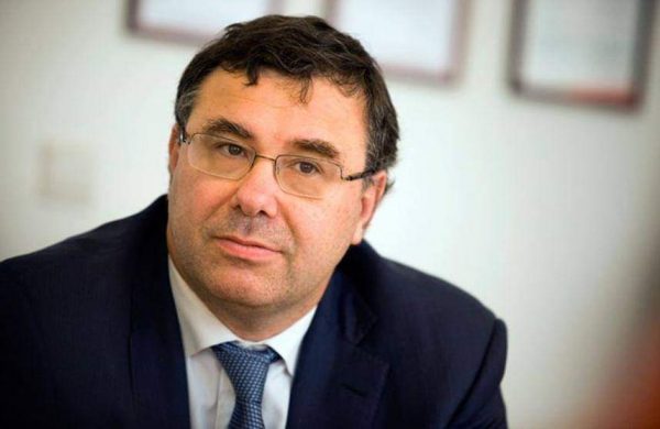 الرئيس التنفيذي لتوتال يتوقع أن تنفذ أوبك تخفيضات كبيرة في الإنتاج