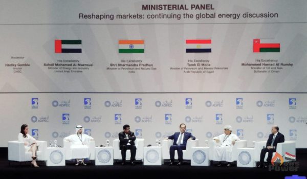 تأكيداً لانفراد الموقع اول امس .. وزير البترول يشارك في معرض أديبك بأبوظبي ويؤكد  : مصر قادرة علي ان تصبح مركزاً للتكرير والتصنيع والتوزيع والنقل لتحقيق الاقتصاد الأمثل لمنطقة المتوسط