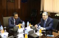 وزير الكهرباء يراجع مع الرئيس التنفيذى لـ 
