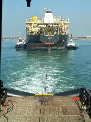 الفريق مُهاب مميش: قناة السويس تشهد عبور سفينة تكرير البترول العملاقة FIRENZE FPSO مقطورة من الخلف في واحدة من أصعب عمليات العبور في قناة السويس الجديدة