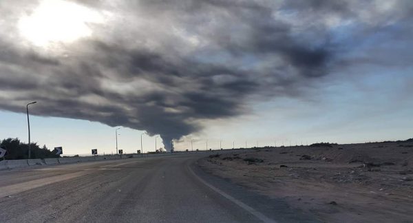 الملا يصل مطار أبو رديس لمتابعة حريق حقل بترول 
