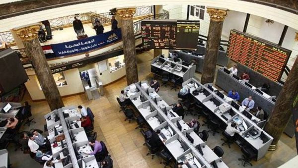 بورصات الخليج تتحرك صعودا وهبوطا رغم تراجع النفط ومصر ترتفع بدعم من البنوك