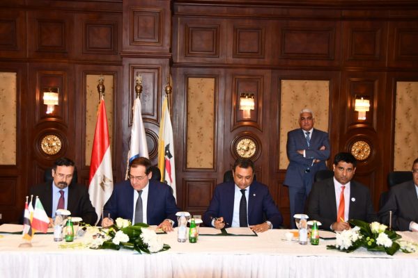 الملا يوقع اتفاقية شراء بى بى الانجليزية ومبادلة الاماراتية 45% من حصة إينى بمنطقة امتياز نور