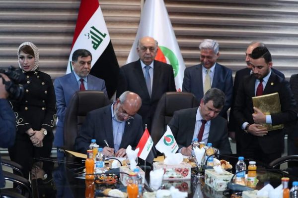 نفط البصرة والحفر العراقية يوقعان عقداً لحفر 40 بئراً فى حقل مجنون النفطي