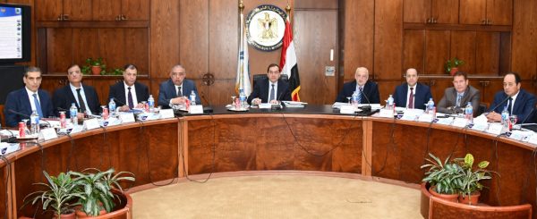 ايجاس تخطط لبدء حفر 13 بئراً بدلتا النيل والبحر المتوسط بإجمالى استثمارات 510 مليون دولار ، وتنفيذ 6 الاف كيلو متر مربع مسح سيزمى ثلاثى الأبعاد بغرب البحر المتوسط ، وبدء الإنتاج من 9 مشروعات جديدة