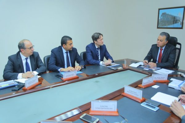 وزير النقل يلتقي وفد شركة سيمنس لمتابعة معدلات التنفيذ في مشروع تحديث نظم الإشارات على خطوط السكك الحديدية 