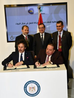 وزير البترول يشهد توقيع اتفاقية تعاون بين مصر للبترول وبتروناس لانشاء شركة مشتركة للعمل فى مجال الزيوت