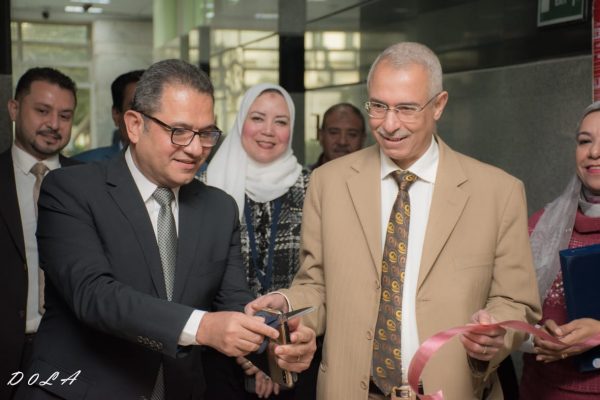 عياد وعبد الفتاح يفتتحان معرض شركة التعاون للبترول بوزارة المالية