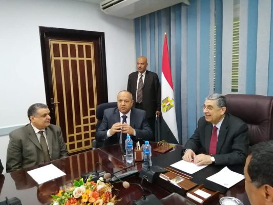 بالصور .. وزير الكهرباء يتفقد منظومة العدادات مسبوقة الدفع خلال زيارته لشركة مصر العليا لتوزيع الكهرباء