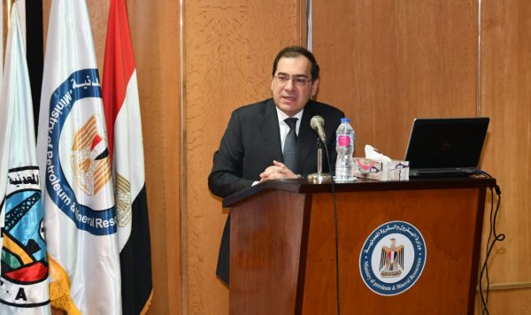 وزير البترول يعلن إطلاق برنامج تنمية وتطوير القدرات البشرية بقطاع الثروة المعدنية خلال لقائه مع العاملين بالهيئة